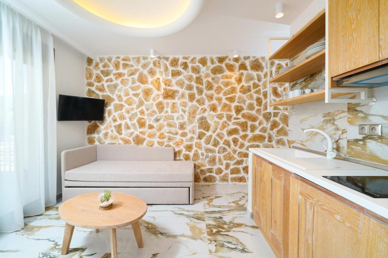 Athina Palace Luxurious Appartments Potos Esterno foto