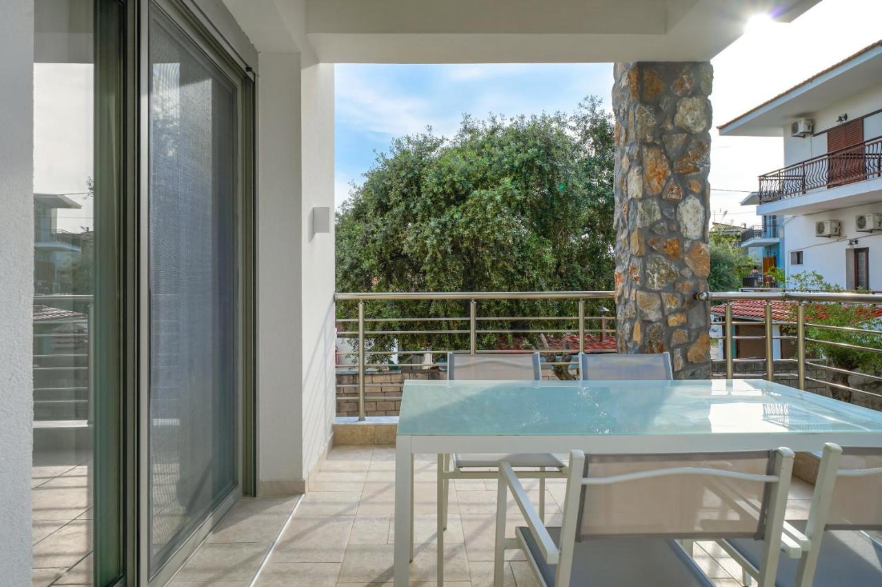 Athina Palace Luxurious Appartments Potos Esterno foto